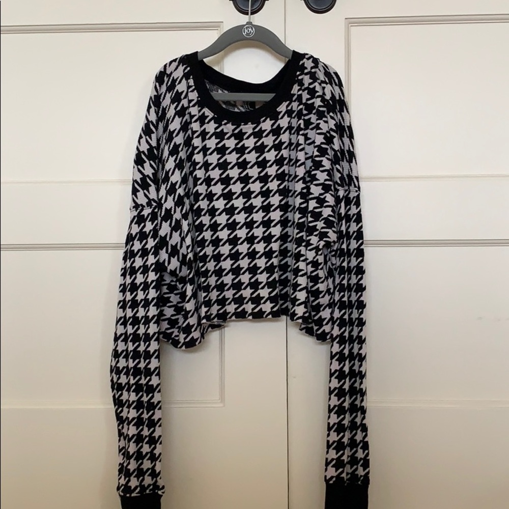 Forever 21 houndstooth long sleeve waffle knit top
